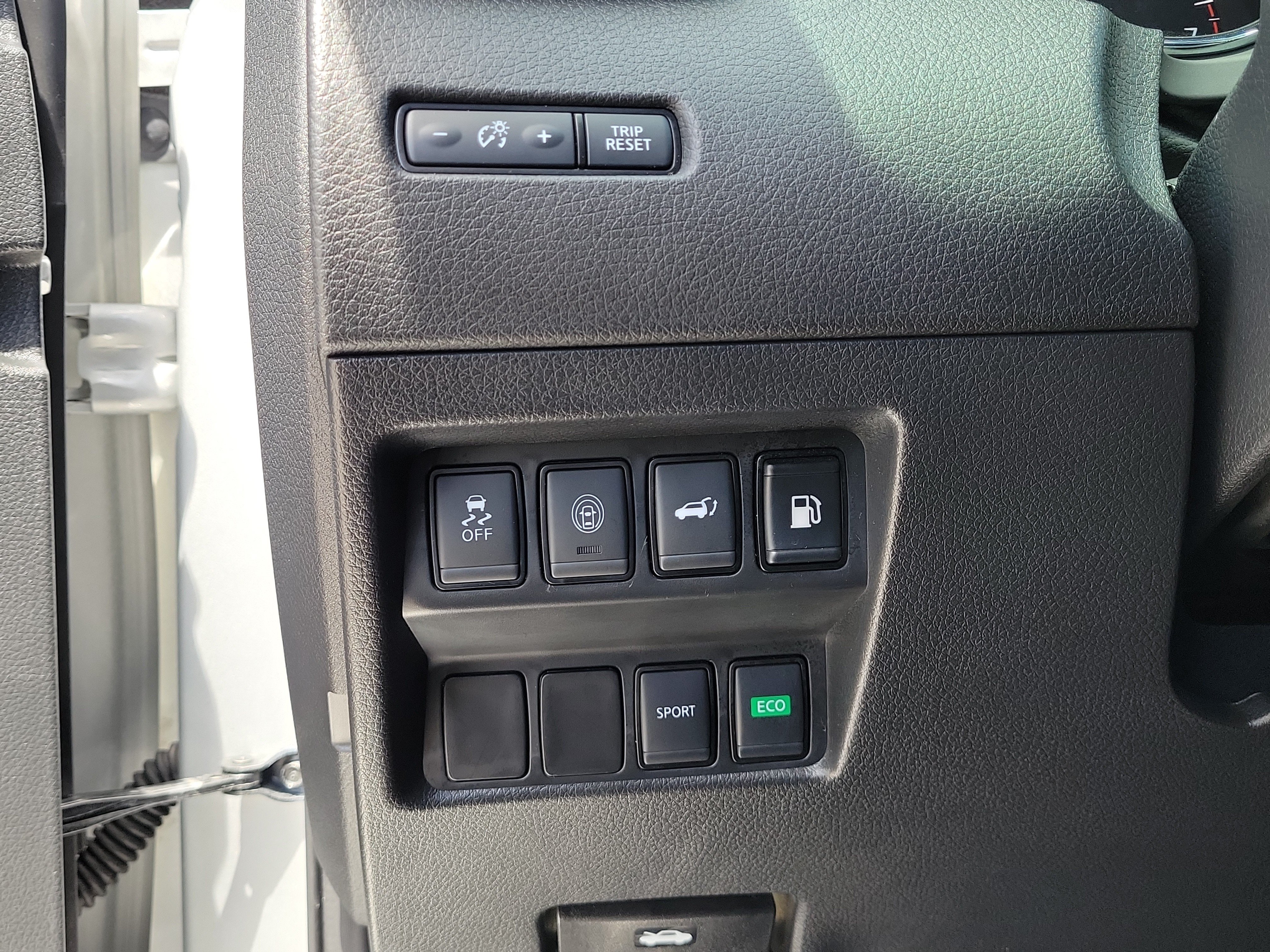 Certified 2020 Nissan Rogue SV FWD image 31