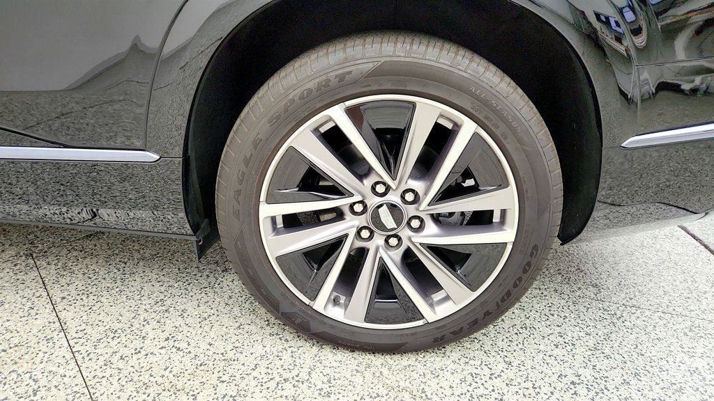 Used 2026 Cadillac Vistiq Sport AWD/4WD image 9
