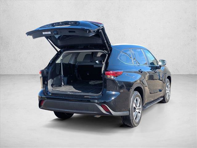 Used 2023 Toyota Highlander XLE image 6