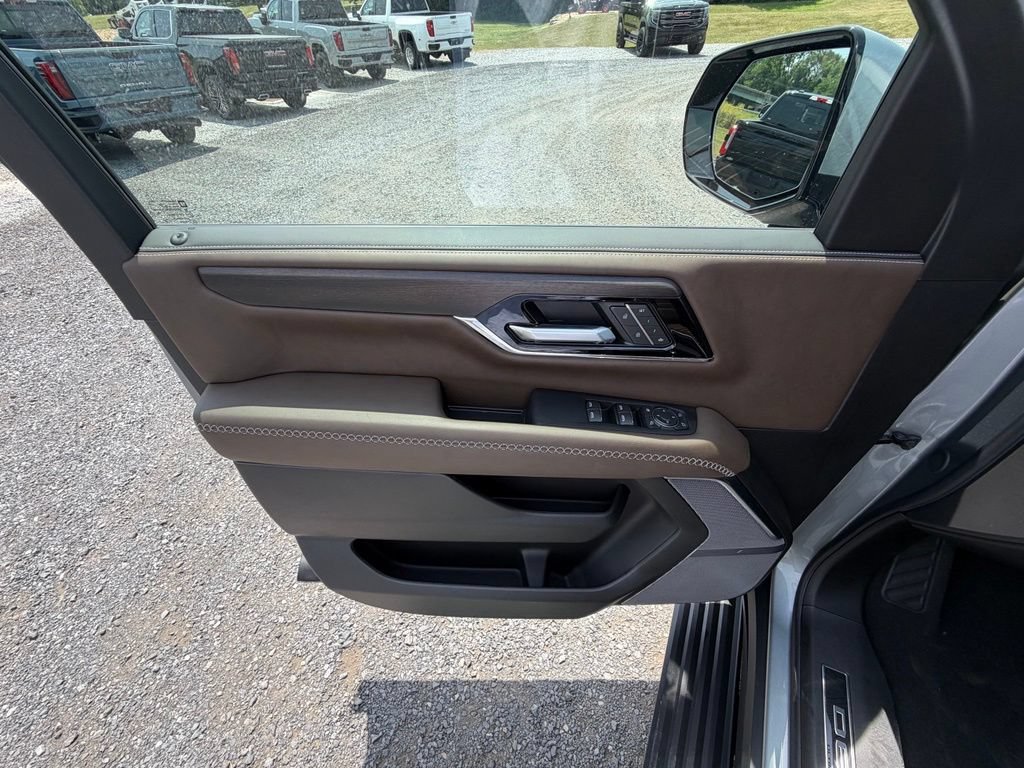 Used 2026 GMC Yukon XL Denali Ultimate AWD/4WD image 6