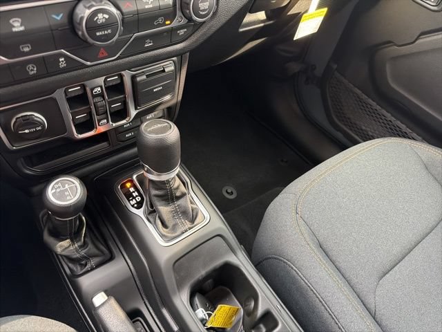 Used 2025 Jeep Gladiator Sport AWD/4WD image 19