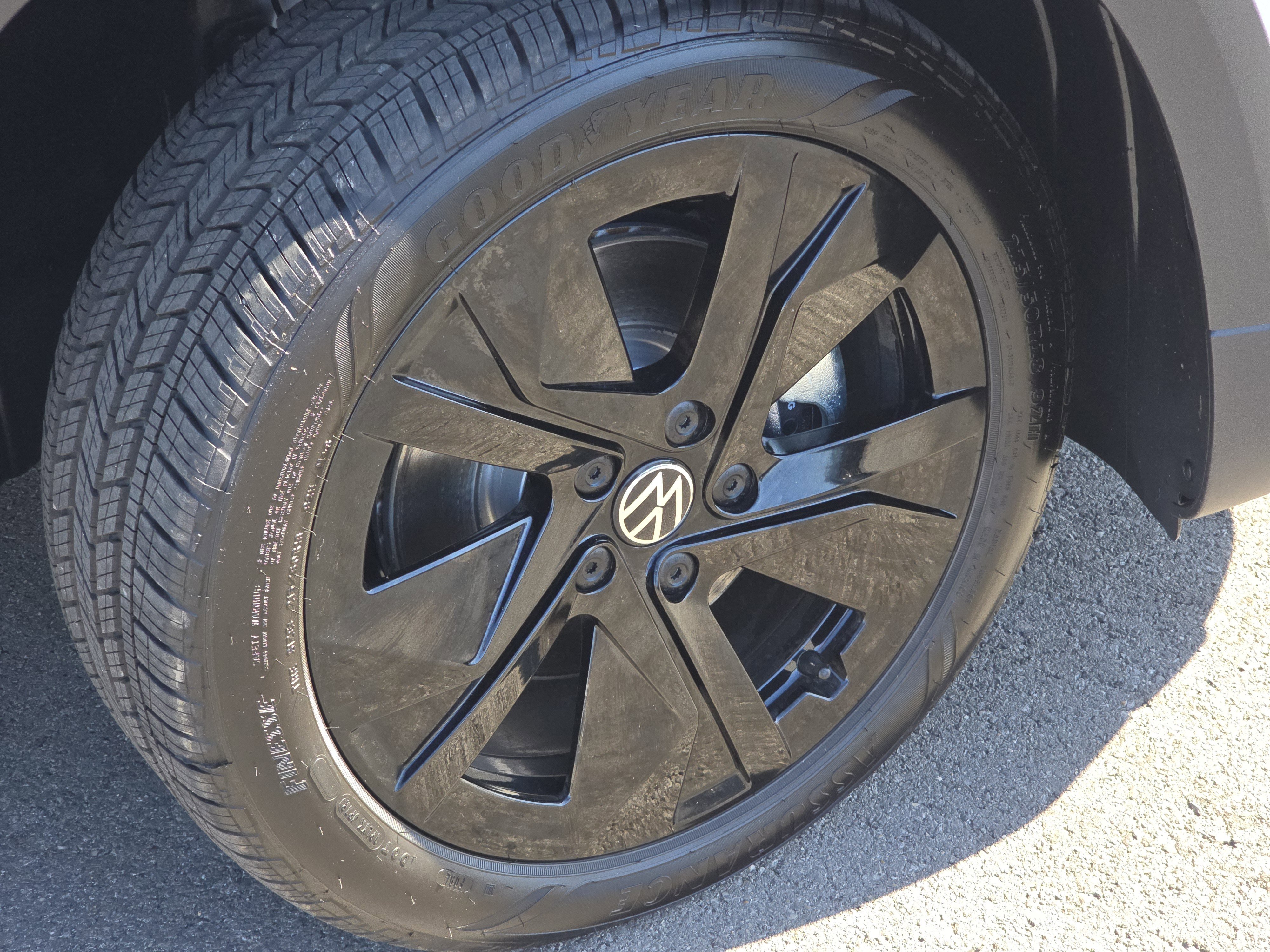 New 2025 Volkswagen Taos SE image 14