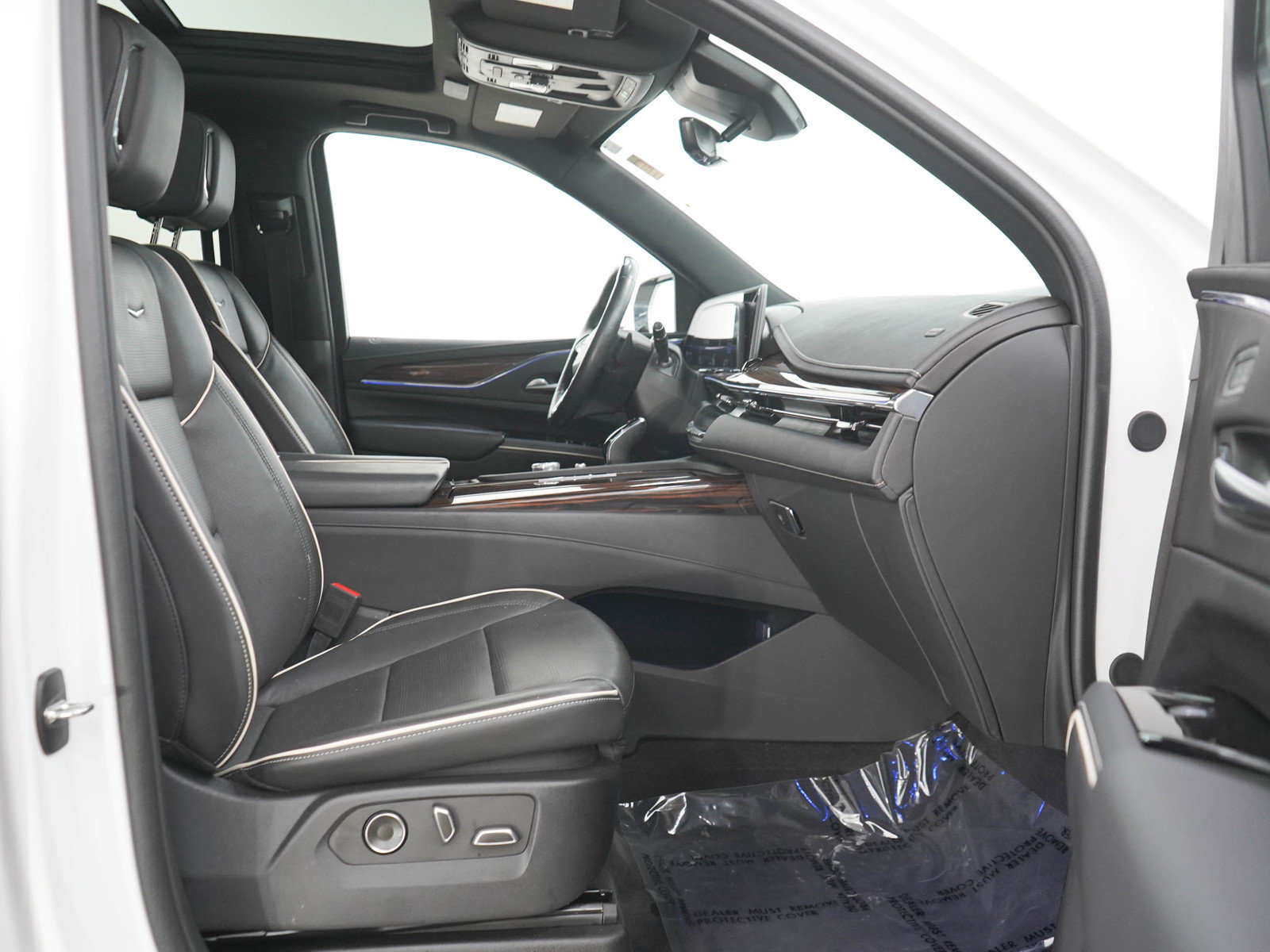 Used 2024 Cadillac Escalade ESV Premium Luxury w/ Performance Package AWD/4WD image 11