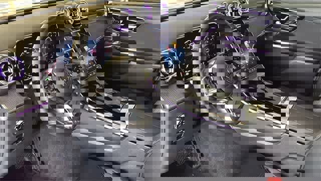 Used 2025 Mercedes-Benz GLC 300 4MATIC image 46