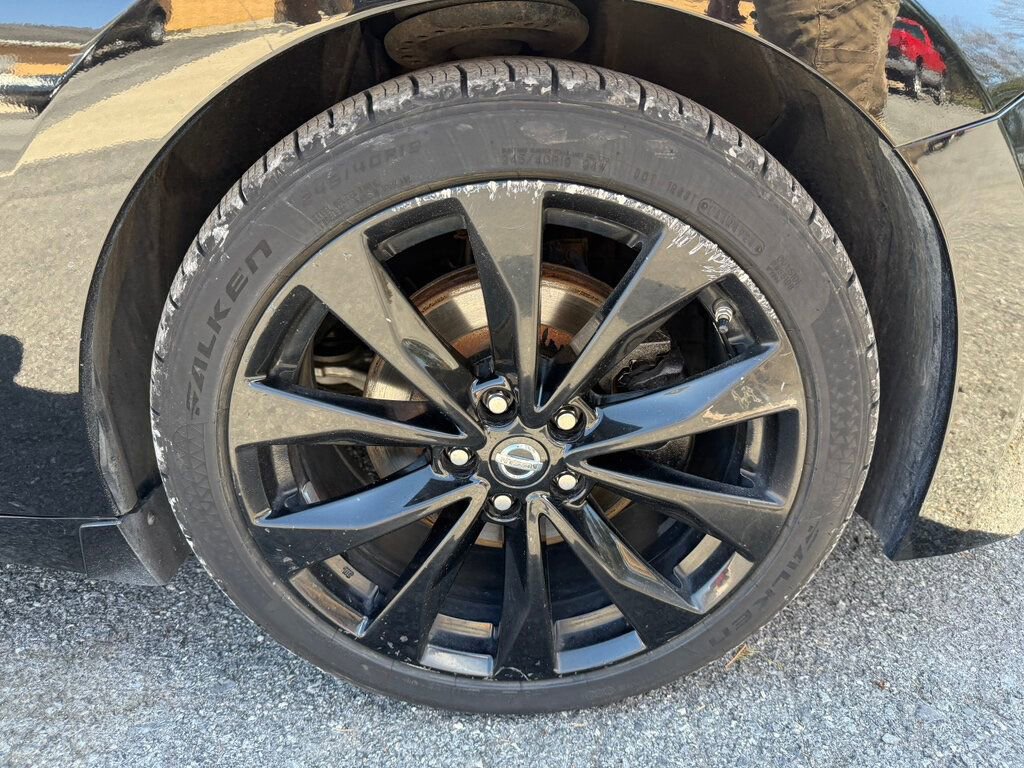 Used 2017 Nissan Maxima SR w/ Midnight Edition image 9