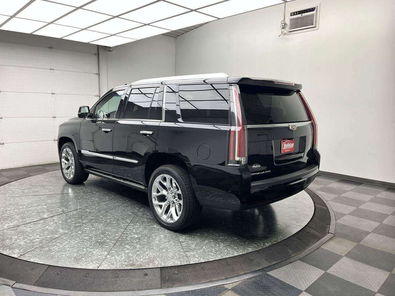 Used 2017 Cadillac Escalade Premium Luxury AWD/4WD image 2