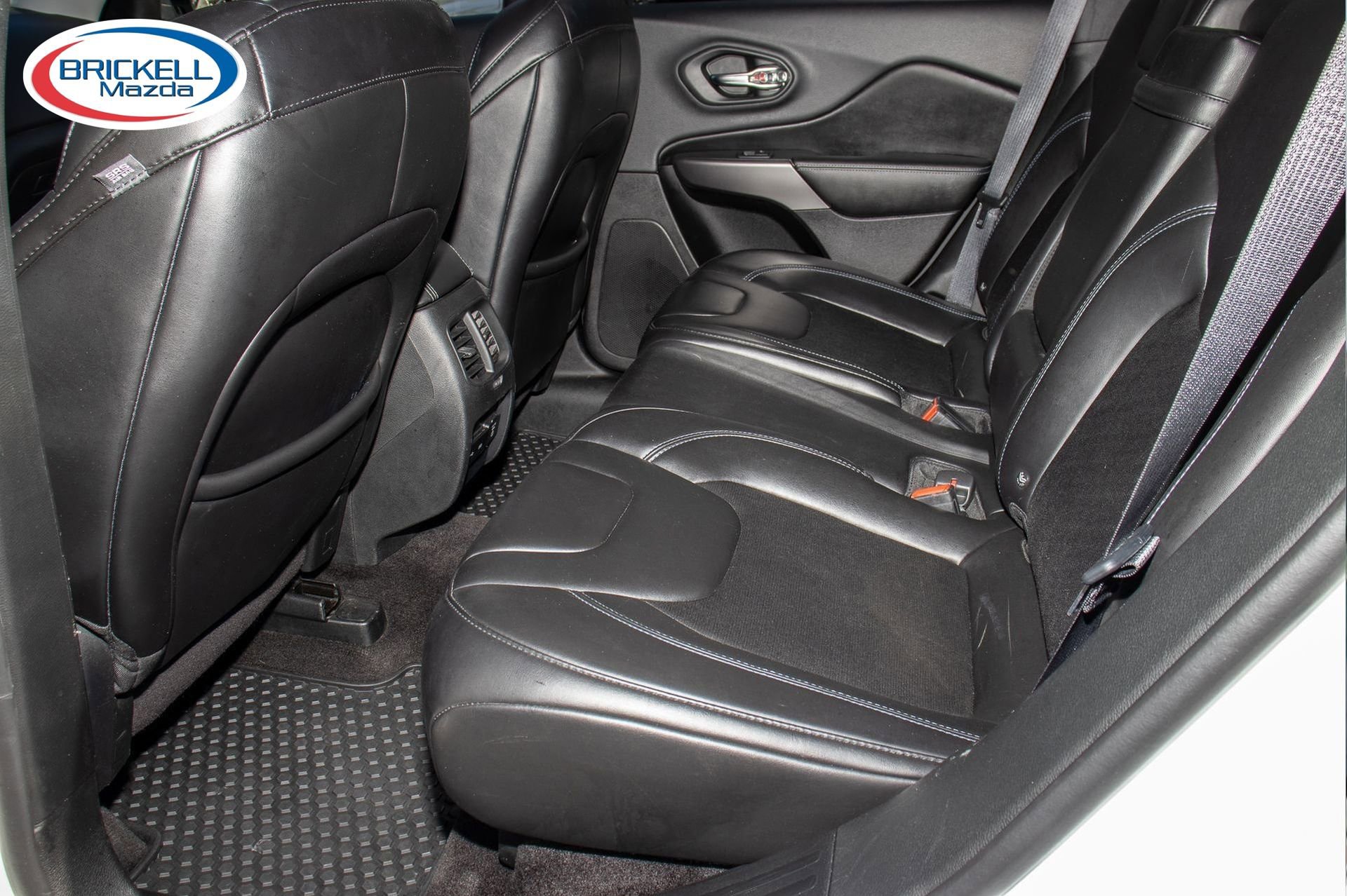 Used 2019 Jeep Cherokee Latitude Plus w/ Comfort/Convenience Group image 7