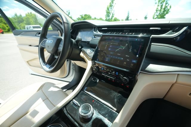 Used 2022 Jeep Grand Cherokee L Limited w/ Luxury Tech Group II AWD/4WD image 39