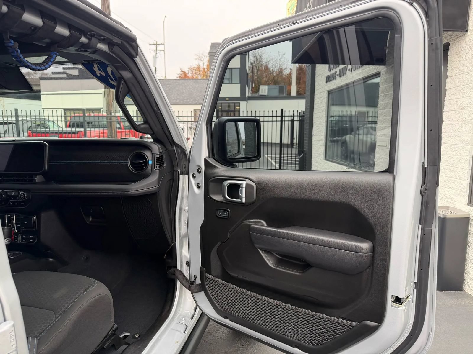 Used 2024 Jeep Wrangler Unlimited Rubicon 4xe w/ Safety Group AWD/4WD image 18