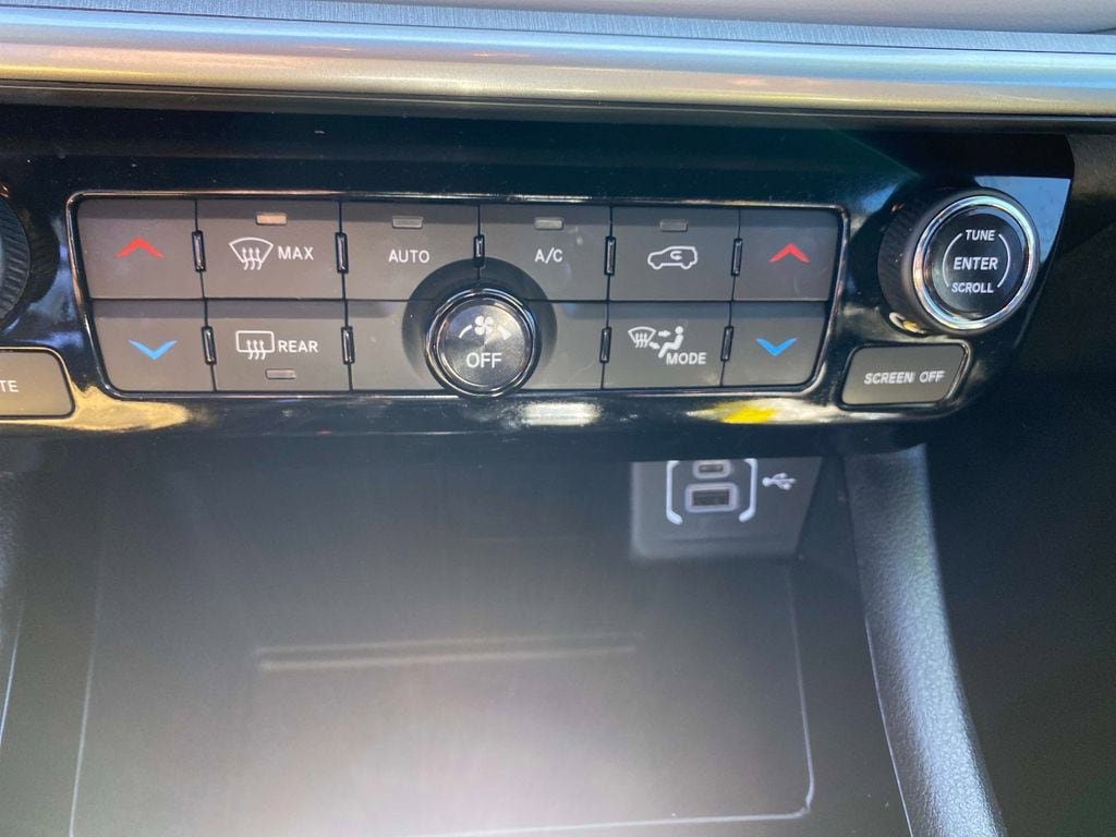 Used 2025 Jeep Compass Limited AWD/4WD image 16