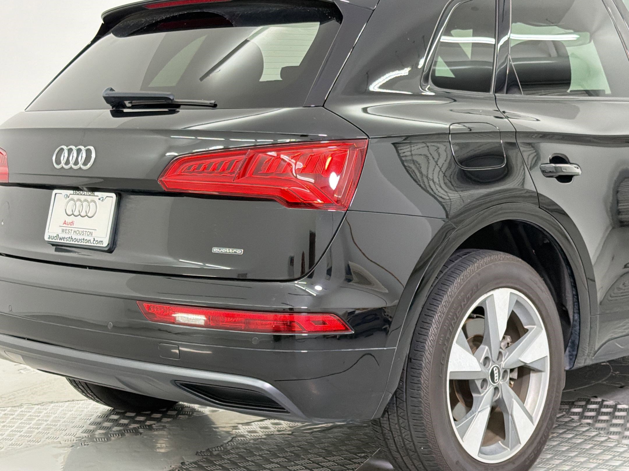 Used 2020 Audi Q5 2.0T Premium w/ Titanium Sport Package AWD/4WD image 25