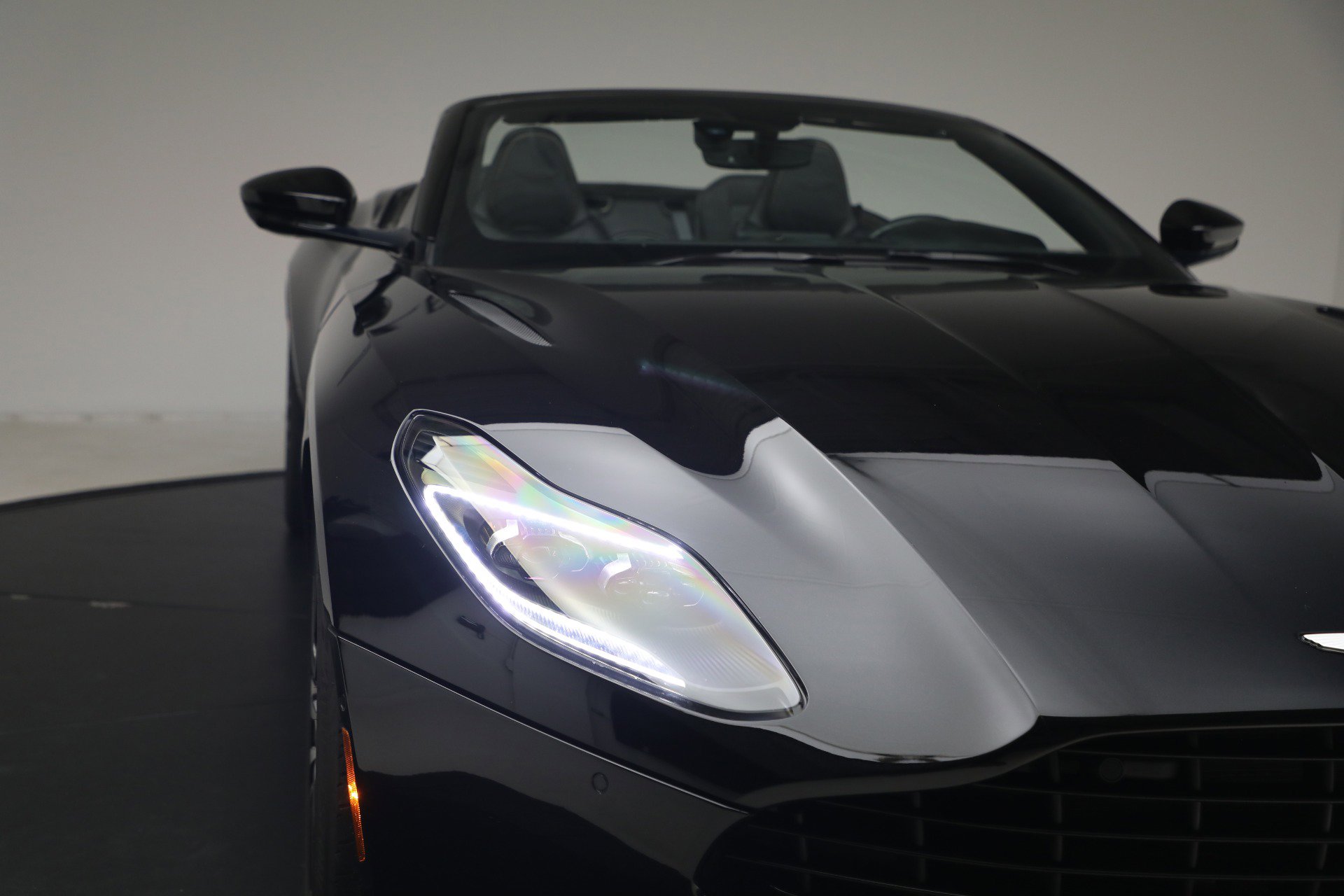 Used 2020 Aston Martin DB11 Volante image 26
