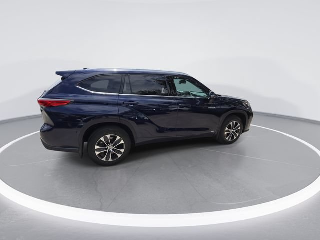 Used 2021 Toyota Highlander XLE AWD/4WD image 8