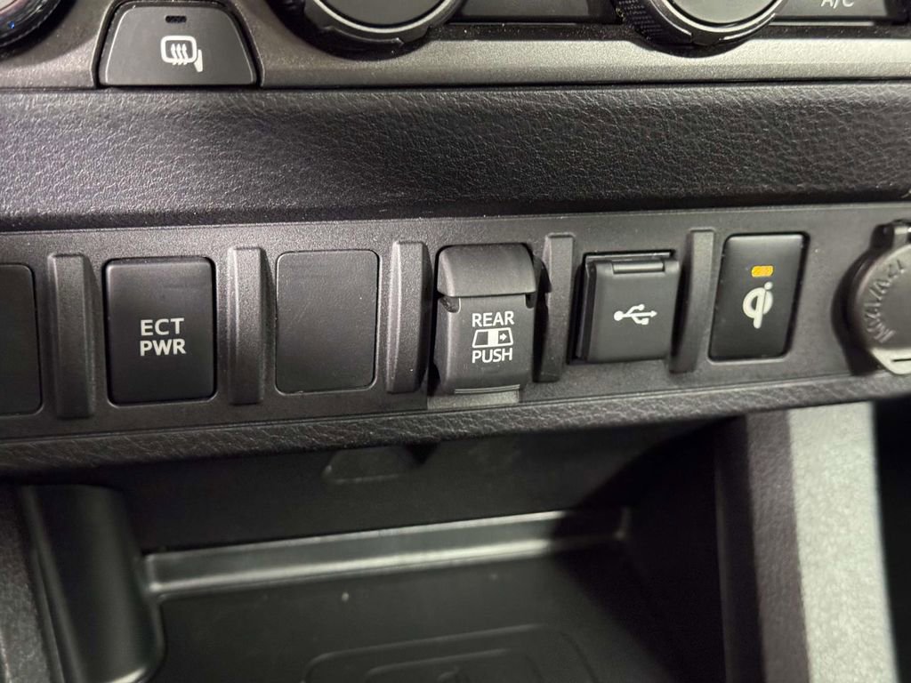 Used 2022 Toyota Tacoma TRD Off-Road AWD/4WD image 30