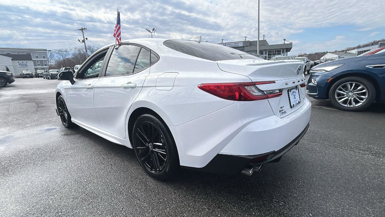 Used 2025 Toyota Camry SE w/ Convenience Package image 5