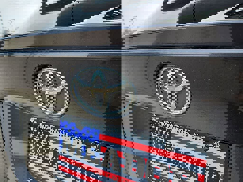 Used 2019 Toyota C-HR XLE image 17