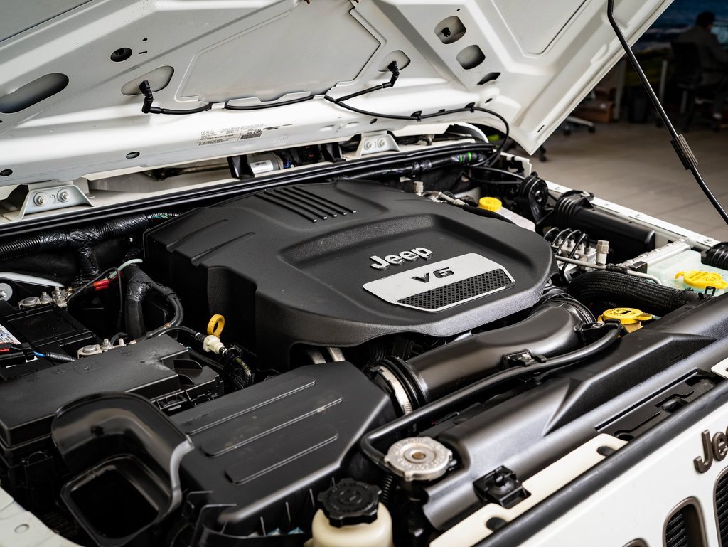 Used 2018 Jeep Wrangler Unlimited Sport image 32