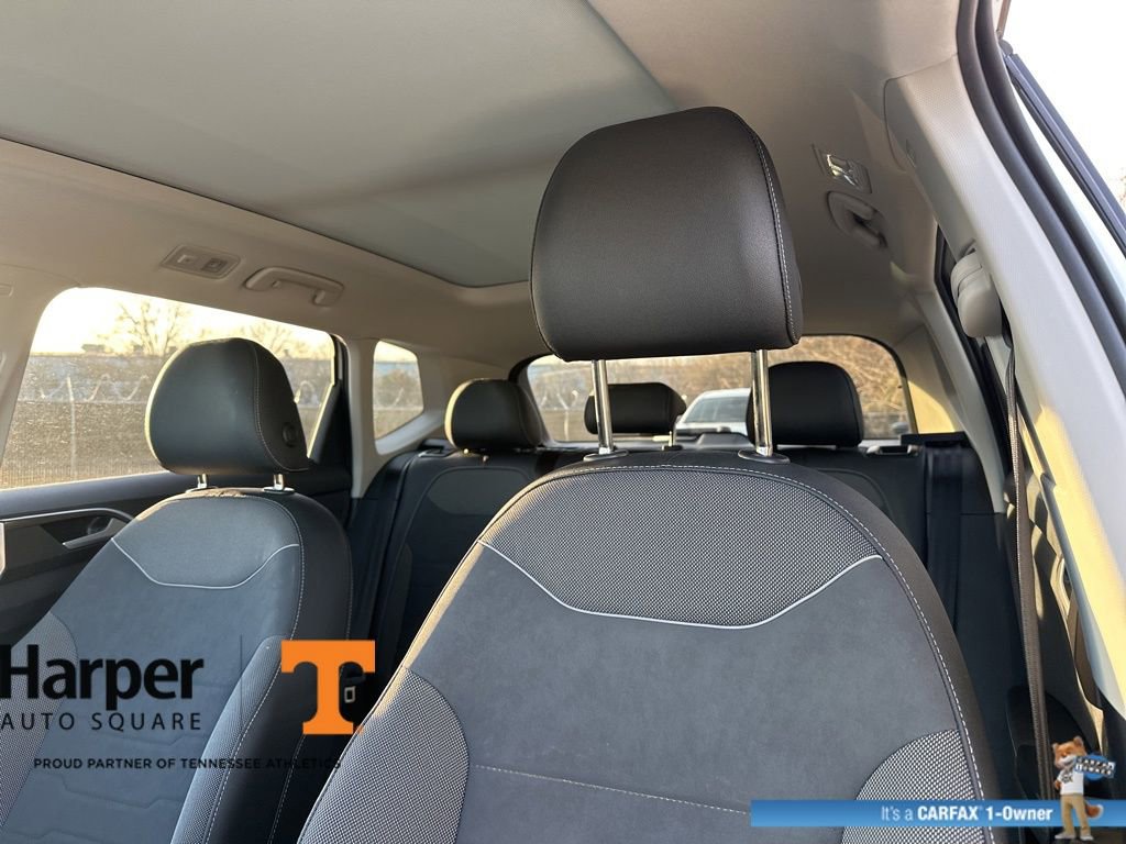 Used 2025 Volkswagen Taos SE image 12