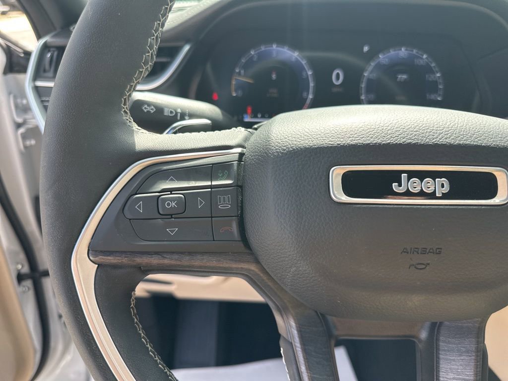 Used 2024 Jeep Grand Cherokee Limited image 14