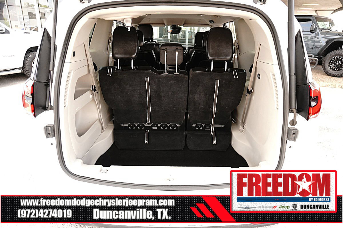 Used 2024 Chrysler Pacifica Touring-L FWD image 44