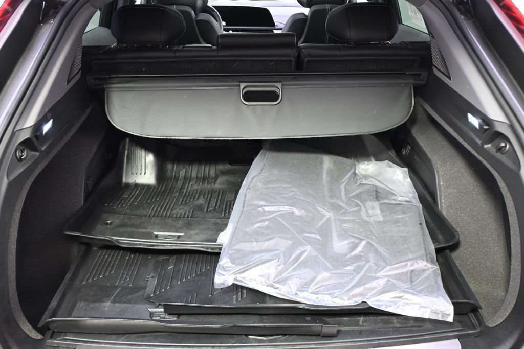 Certified 2025 Cadillac Optiq Luxury 2 w/ LPO, Floor Liner Package AWD/4WD image 19
