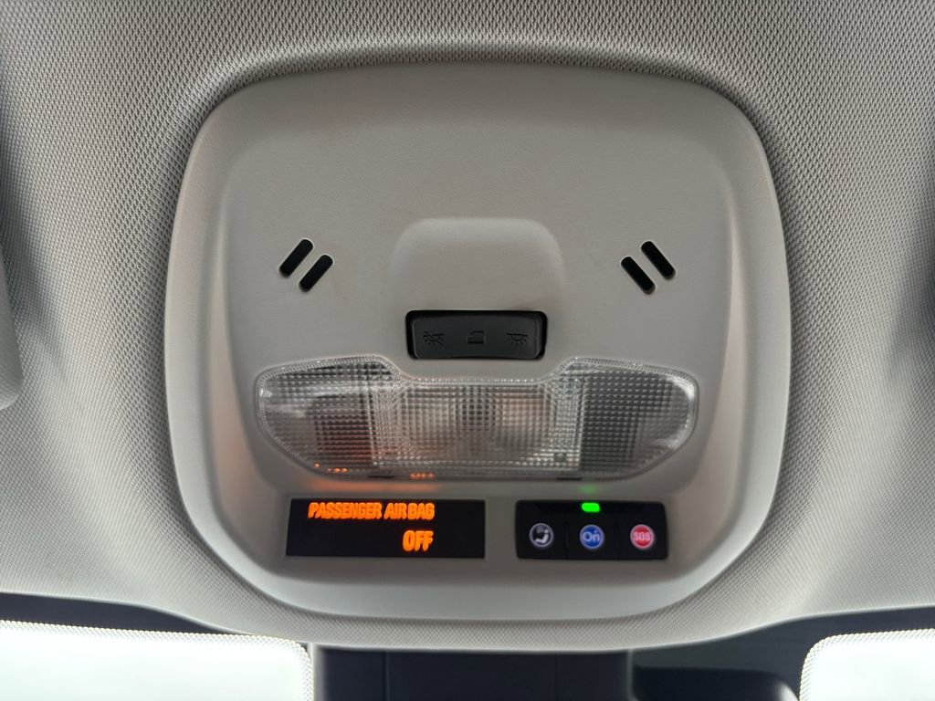Used 2025 Chevrolet Trax LT FWD image 28