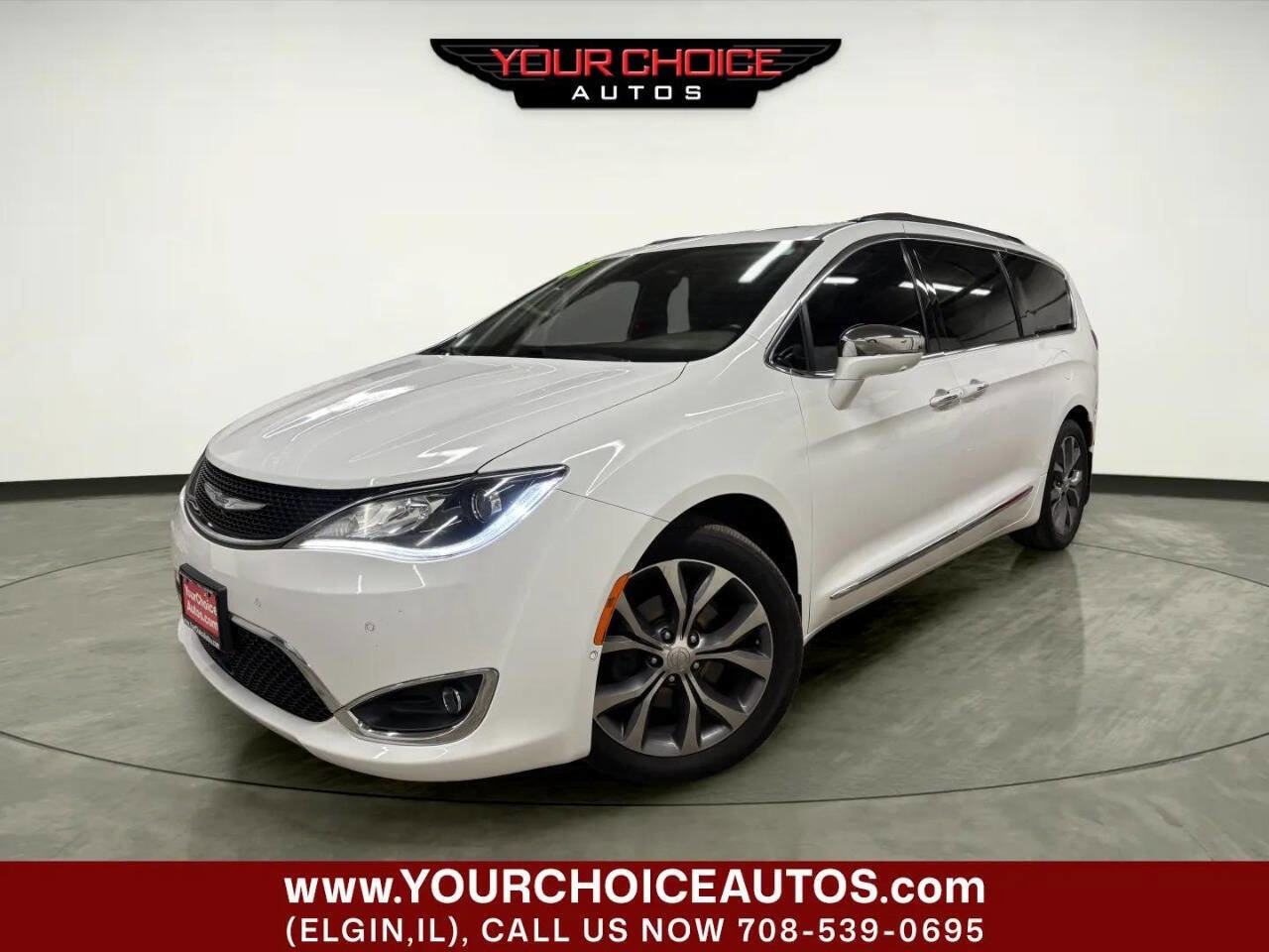 Used 2017 Chrysler Pacifica Limited FWD image 1