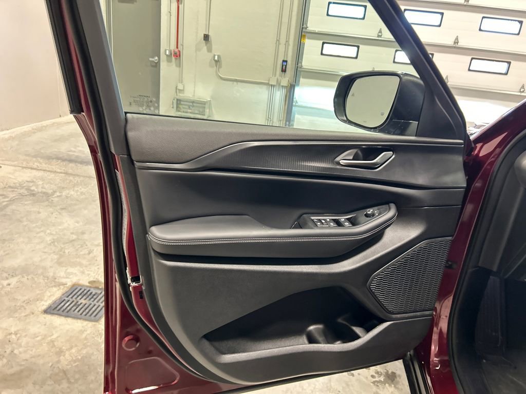 New 2026 Jeep Grand Cherokee L Laredo image 15