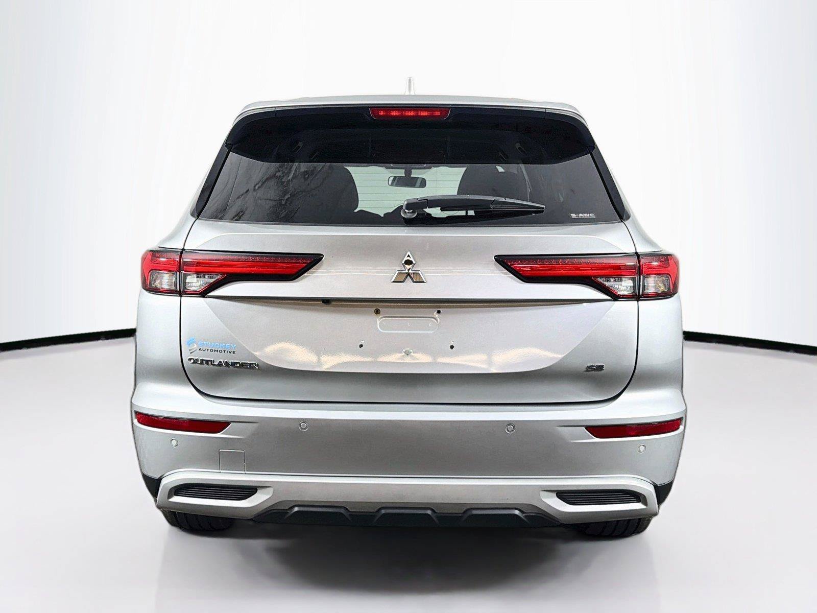 Used 2023 Mitsubishi Outlander SE AWD/4WD image 10