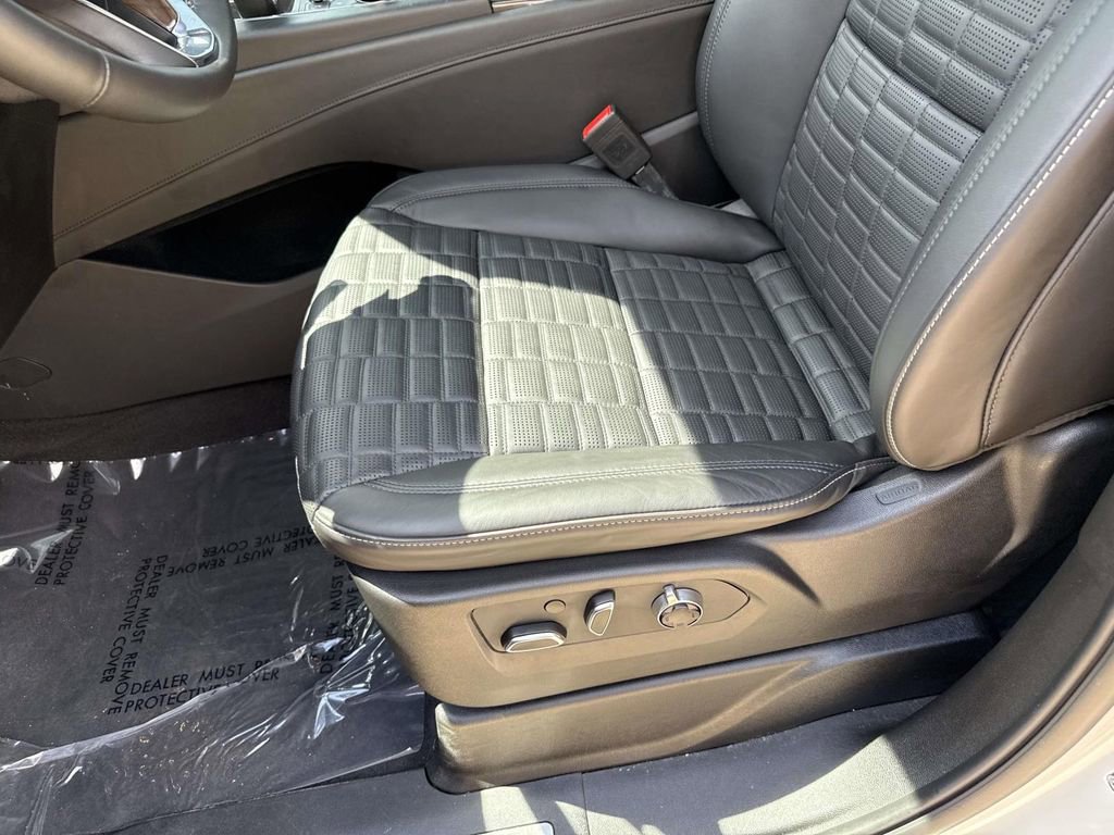 Used 2024 Cadillac Escalade Premium Luxury Platinum w/ LPO, Floor Liner Package image 29