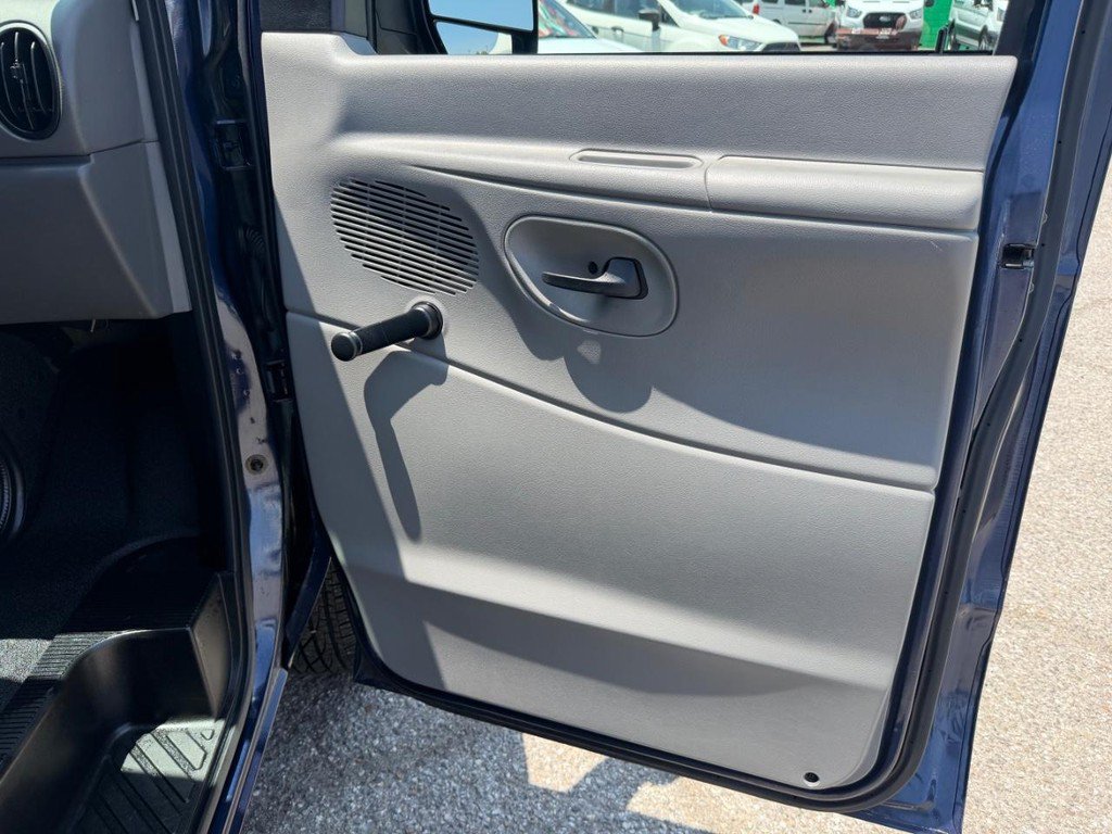 Used 2006 Ford E-150 and Econoline 150 RWD image 23