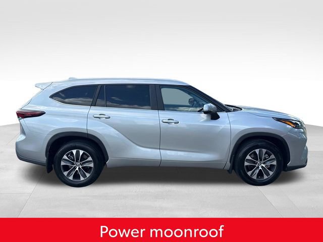 Used 2024 Toyota Highlander XLE FWD image 13