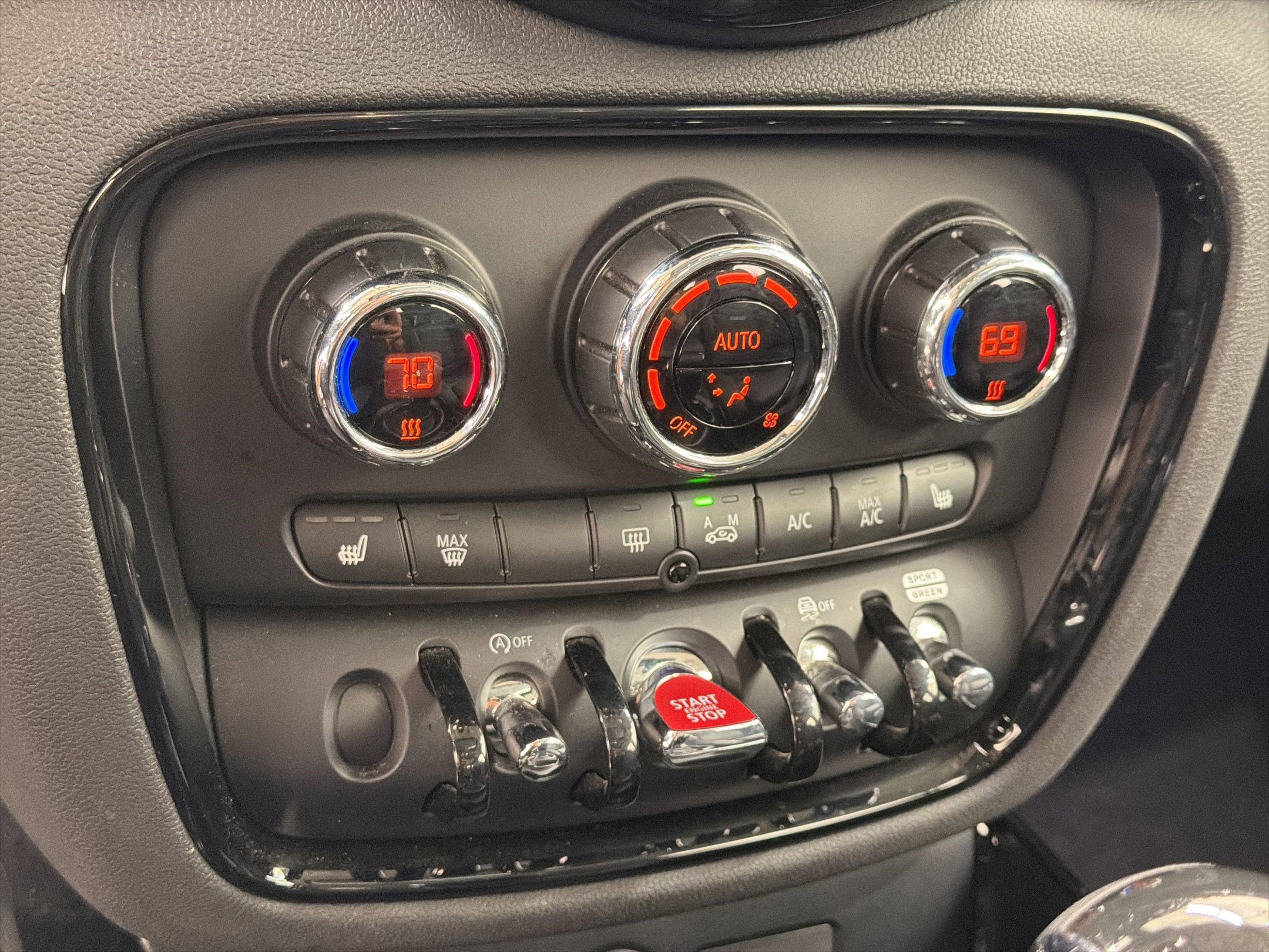 Certified 2024 MINI Cooper Clubman S FWD image 19