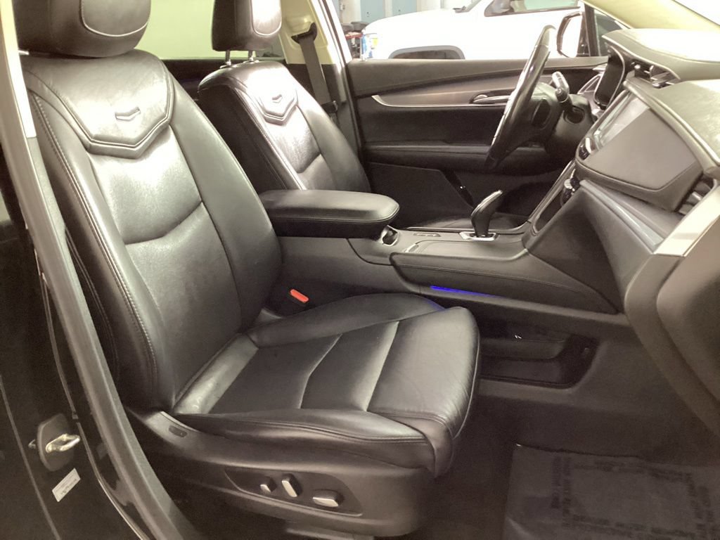 Used 2018 Cadillac XT5 Premium Luxury w/ Driver Assist Package AWD/4WD image 18