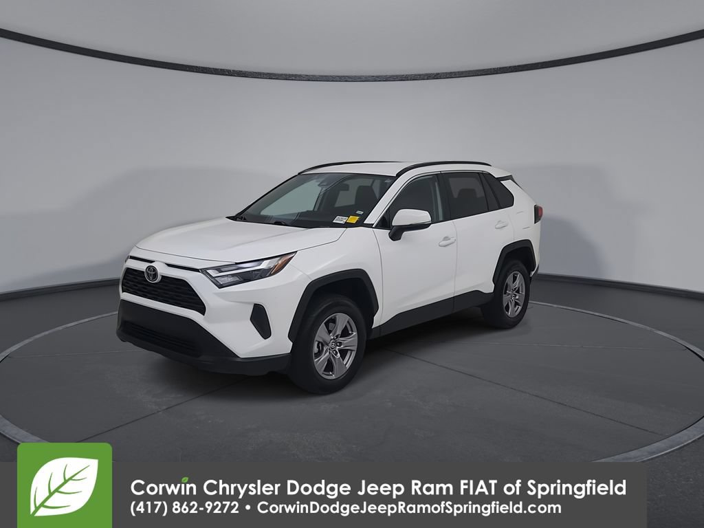 Used 2025 Toyota RAV4 XLE AWD/4WD image 7
