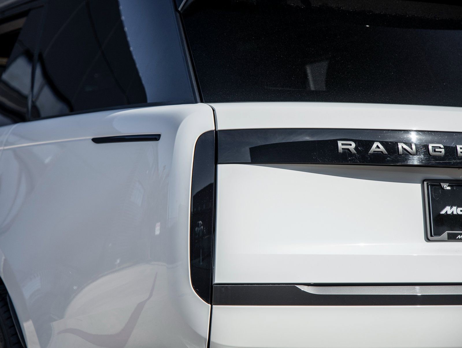 Used 2023 Land Rover Range Rover Autobiography image 12