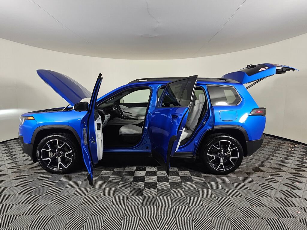 New 2026 Jeep Cherokee Overland w/ Advanced Pro Tech Group AWD/4WD image 17