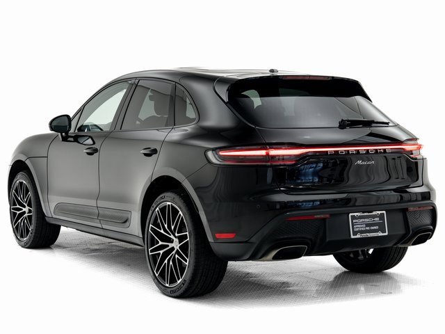 Certified 2025 Porsche Macan image 3