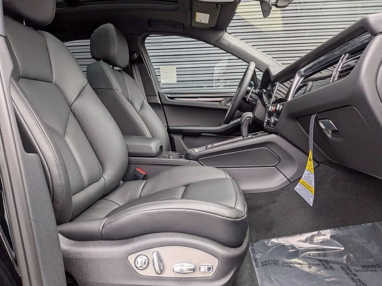 Certified 2026 Porsche Macan AWD/4WD image 26