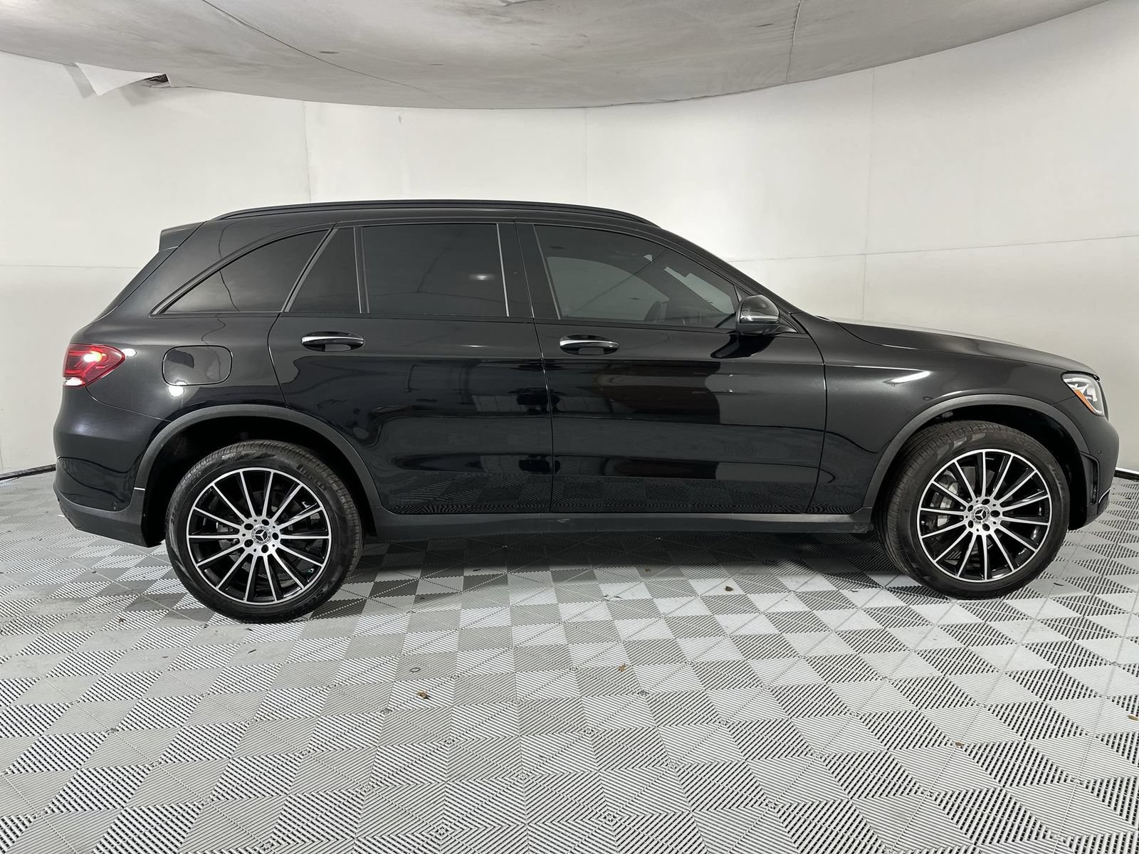 Used 2022 Mercedes-Benz GLC 300 w/ AMG Line image 9