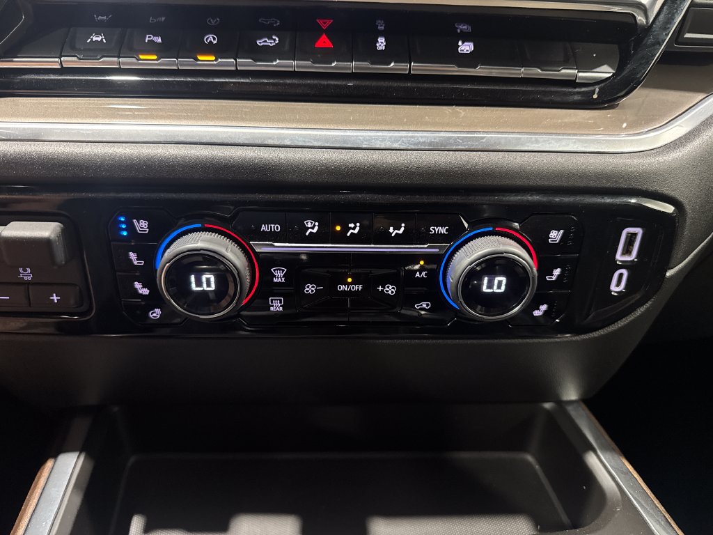 Used 2022 Chevrolet Silverado 1500 High Country w/ High Country Premium Package AWD/4WD image 36