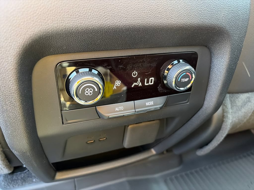 New 2026 Chevrolet Traverse LT w/ Sun and Wheel Package AWD/4WD image 11