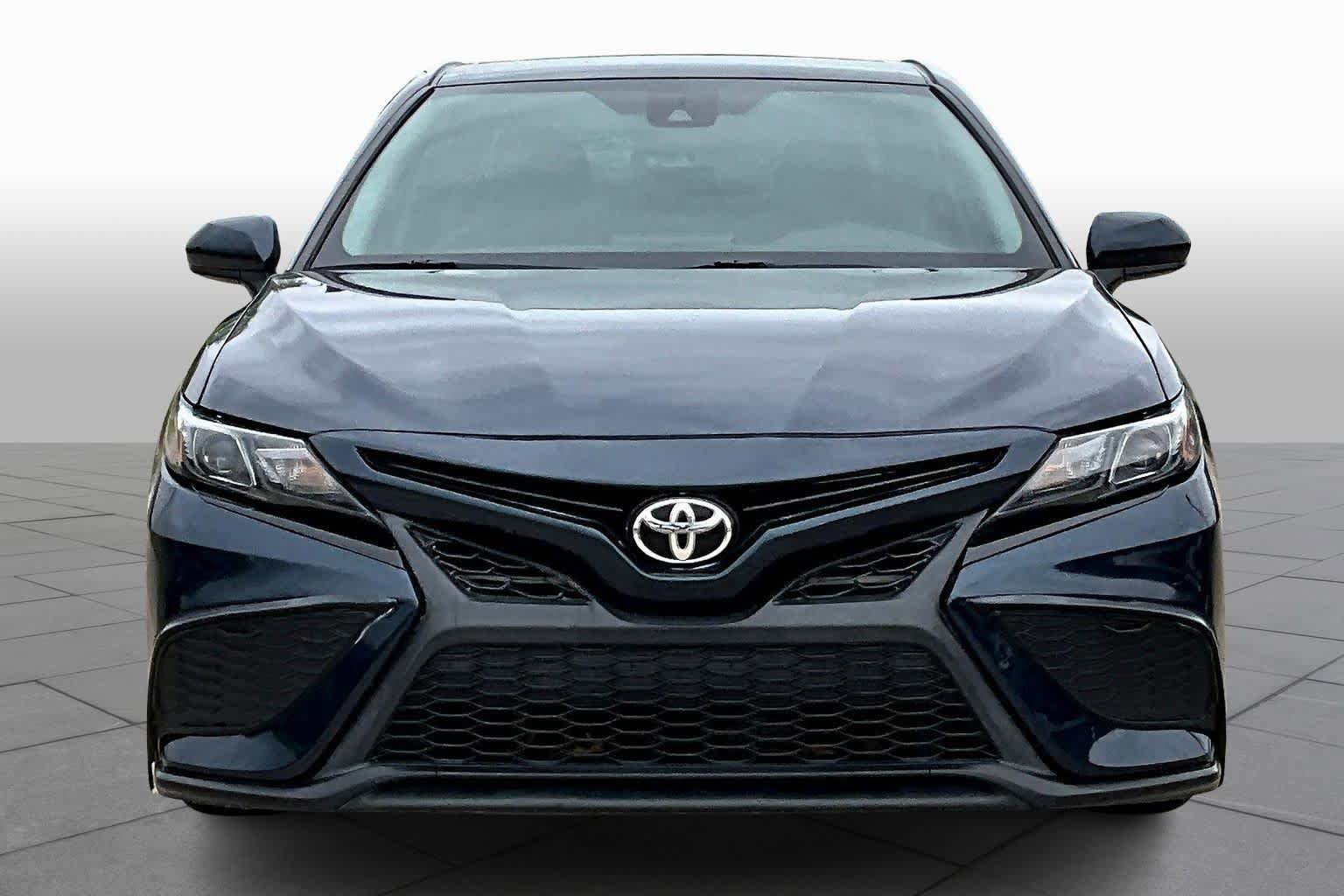 Used 2021 Toyota Camry SE FWD image 4