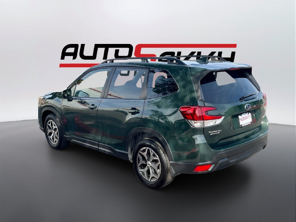 Used 2023 Subaru Forester Premium AWD/4WD image 5