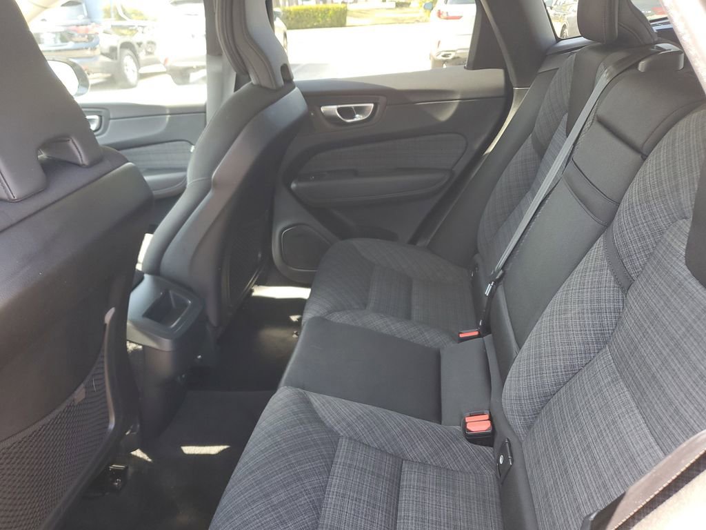 Used 2024 Volvo XC60 B5 Core image 16