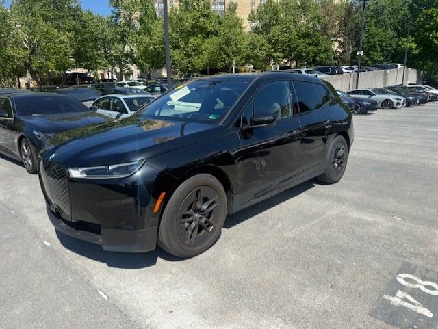 Certified 2023 BMW iX xDrive50 AWD/4WD image 1