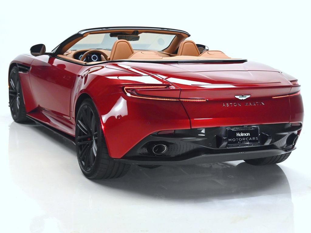 Used 2025 Aston Martin DB12 Convertible RWD image 9