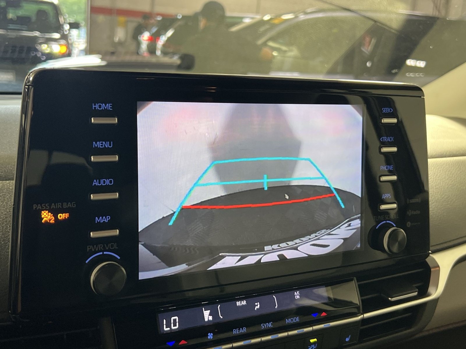 Used 2022 Toyota Sienna XLE FWD image 19
