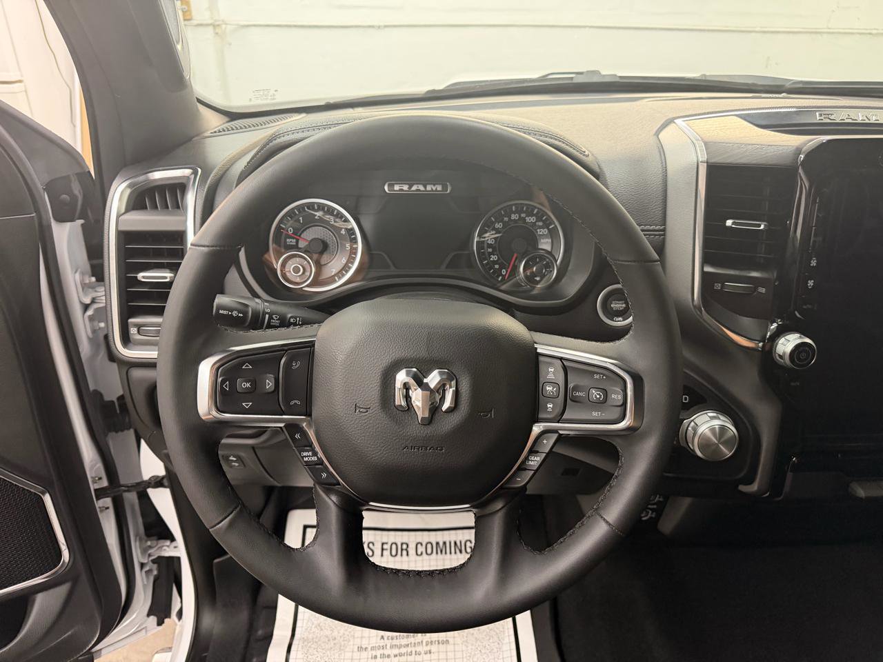 Used 2025 RAM 1500 Laramie AWD/4WD image 21