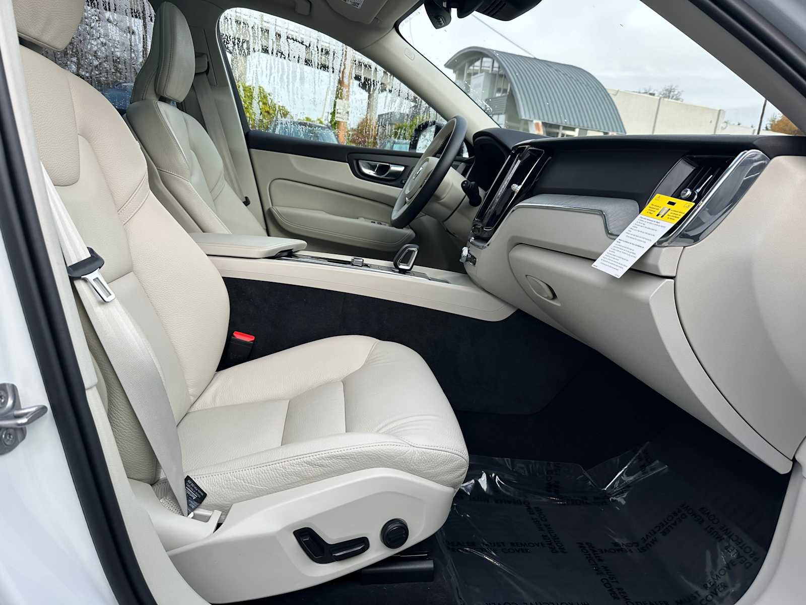 Used 2025 Volvo XC60 B5 Plus w/ Protection Package Premier image 10